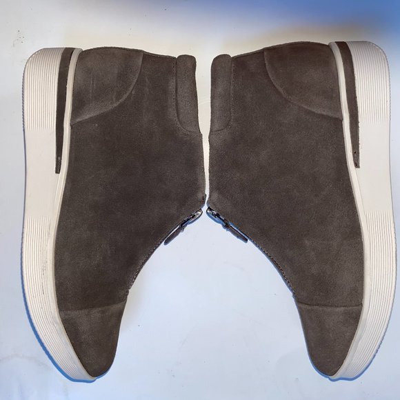 GENTLE SOULS by Kenneth Cole suede sneakers - Picture 8 of 9